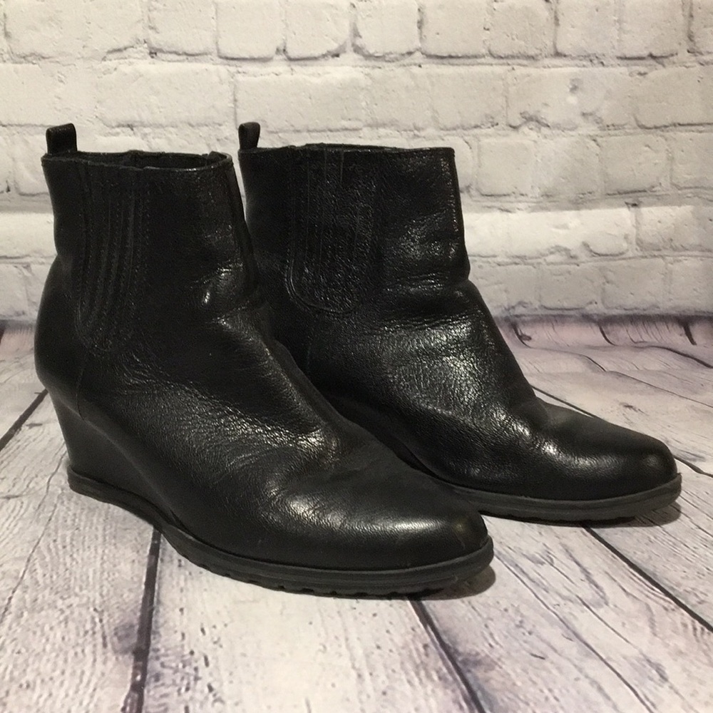 Ellen Tracy black leather booties size 7 1/2